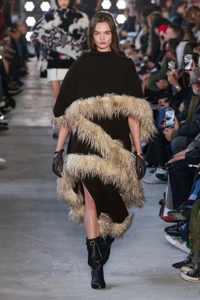 Look 17